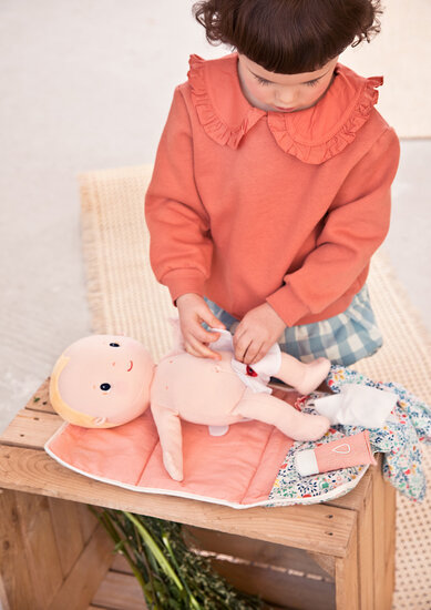 Meisje met Lilliputiens verschoonset Flowers