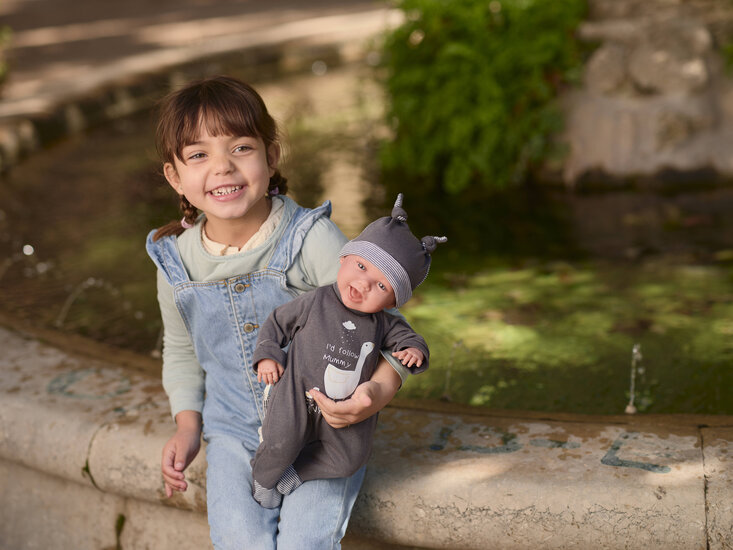 Meisje met Smiling baby pop Onni